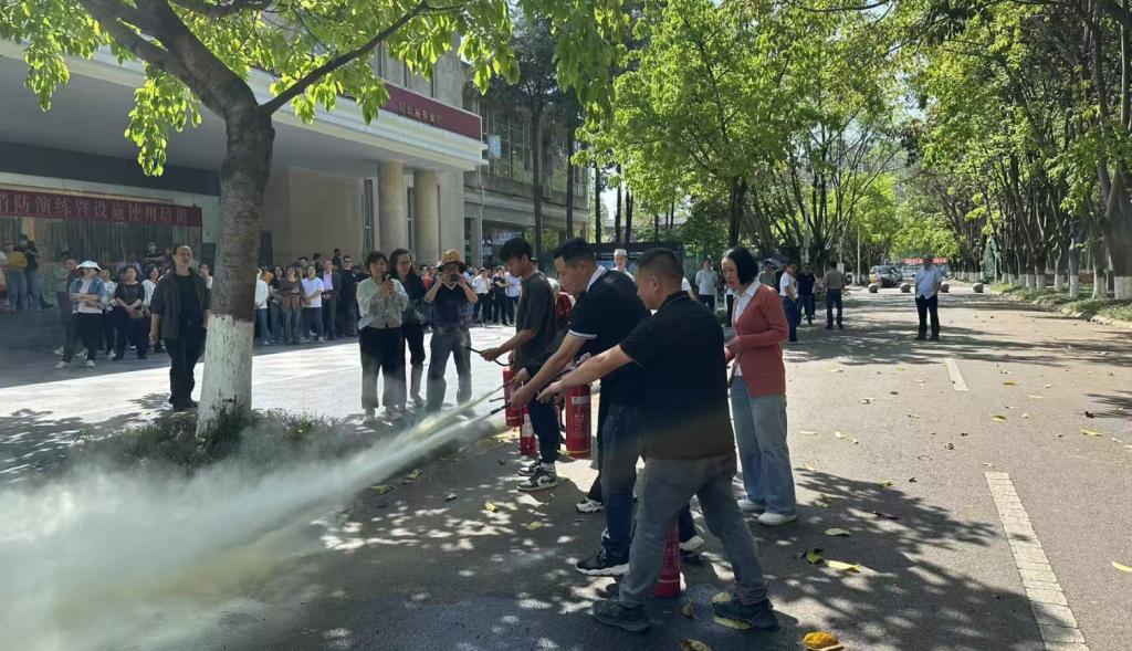 保卫处组织开展劳动节前消防演练暨消防重点人员培训